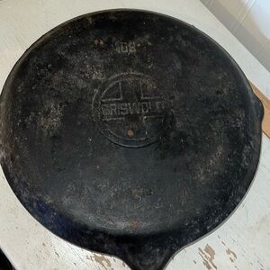 Vintage Griswold skillet griddle 109 202 large block logo